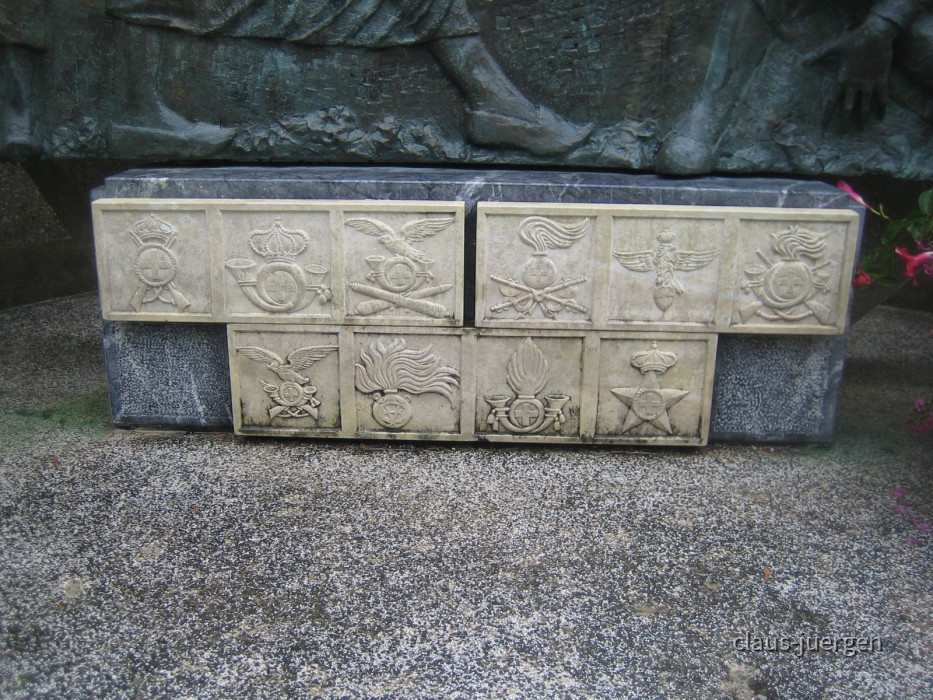 Timau Denkmal Trägerinnen