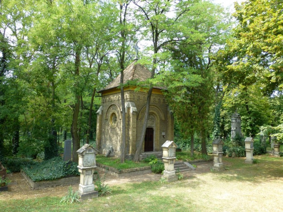 Kecskemét > Dreifaltigkeitsfriedhof > Ferenczy-Mausoleum