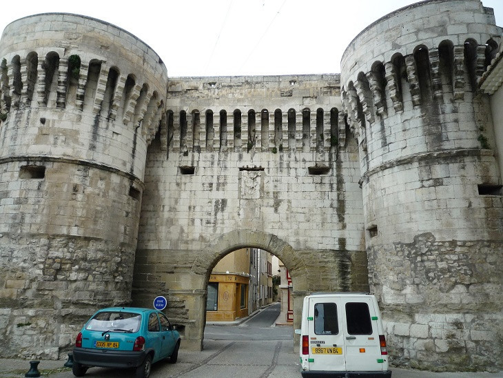 Pernes-les-Fontaines 1