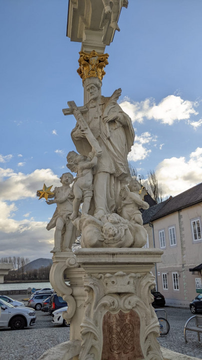 Krems-Stein an der Donau > Nepomuk