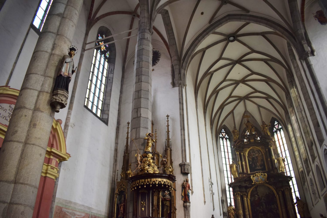 Český Krumlov < Nepomuk