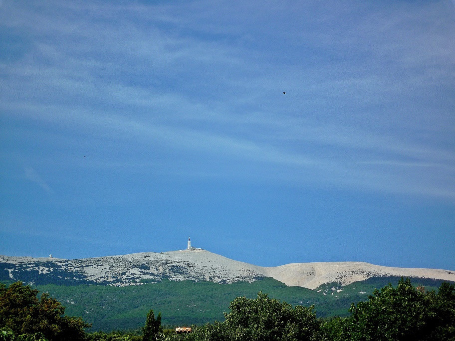 der Mont Ventoux von Flassan aus gesehen