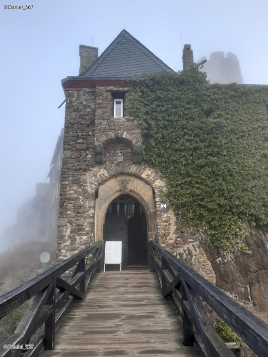 1866  Burg Thurant 01