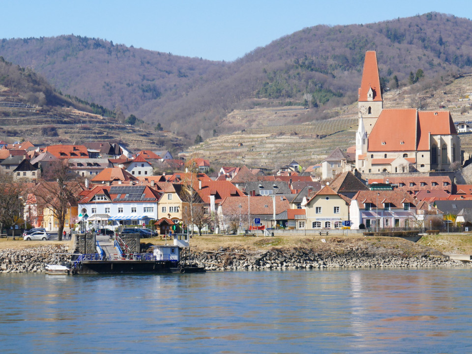 Weissenkirchen, Blick vom anderen Donauufer