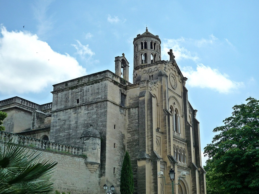 Kathedrale Saint-Théodorit 1