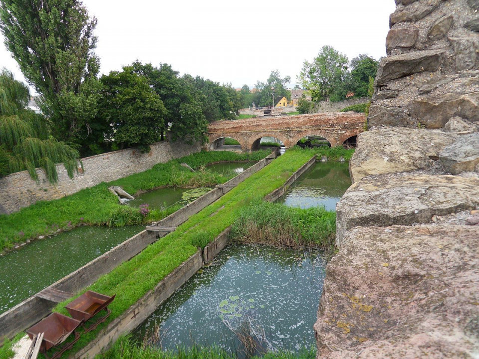 Tata Burggraben2