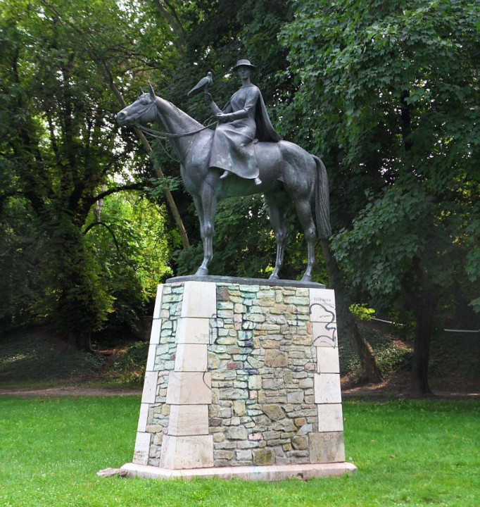 Tata Diana von Tata