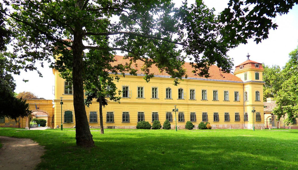 Tata Schloss Esterházy3