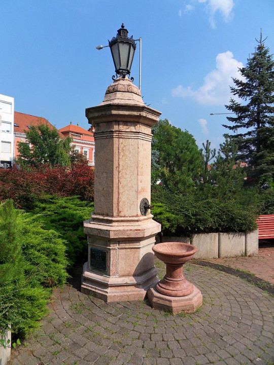 Tata Fényesbrunnen