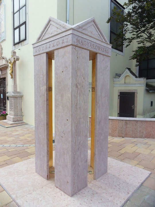 Tata Parlamentsdenkmal