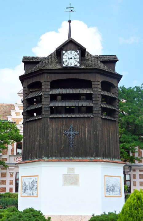 Tata Glockenturm