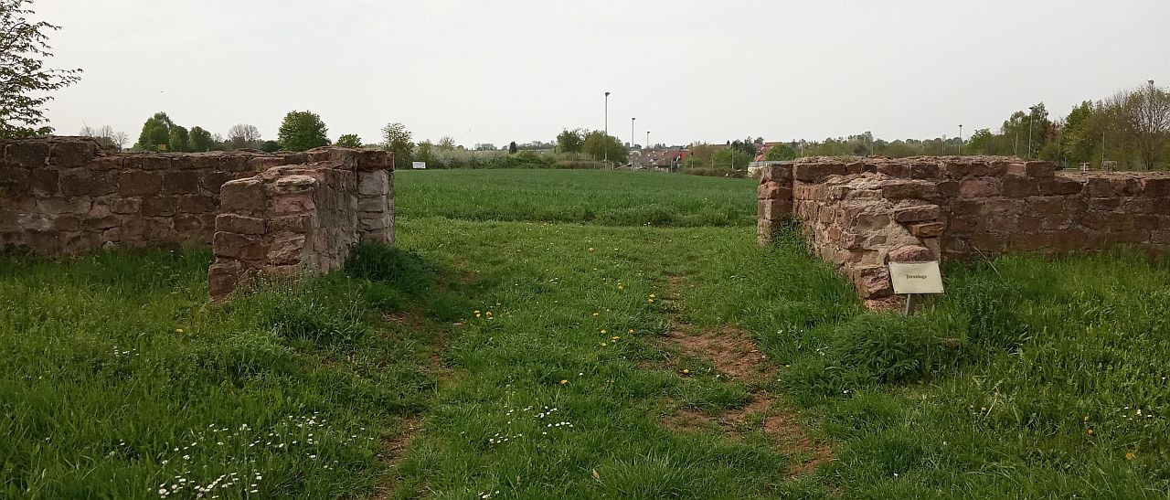 Villa Haselburg Toranlage1