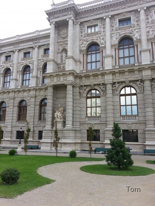 NHM Hinteransicht