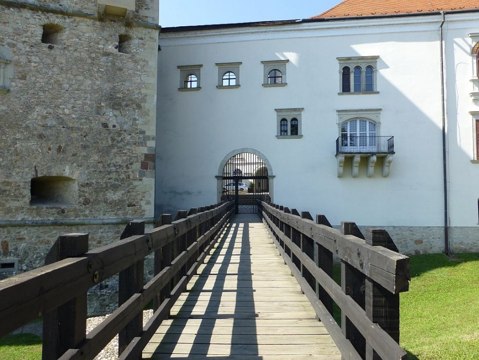 Sárospatak > Blick von der italienischen Bastei auf die Lorántffy-Loggia