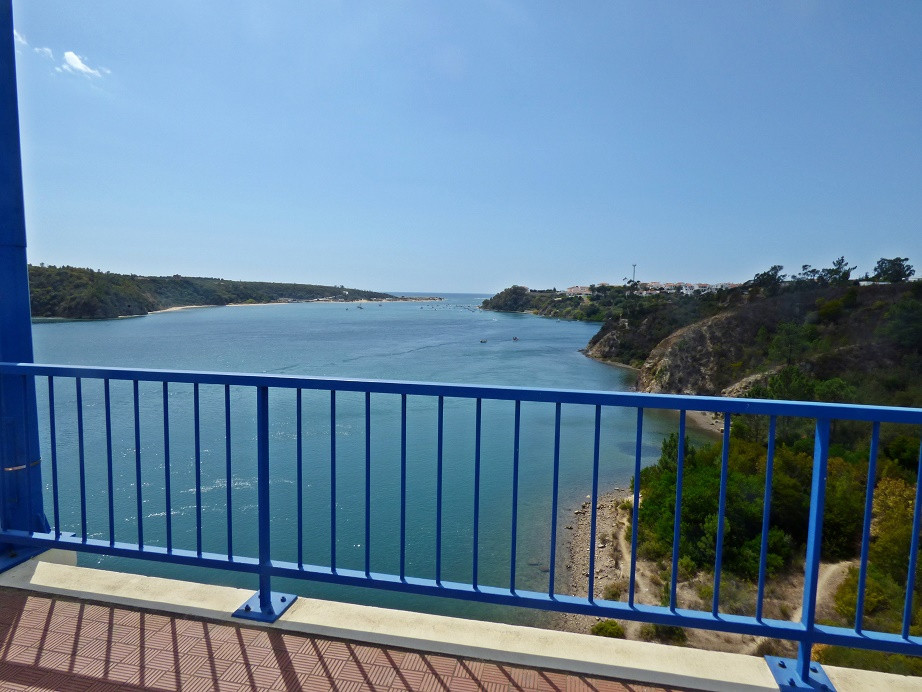 Brücke über den Rio Mira