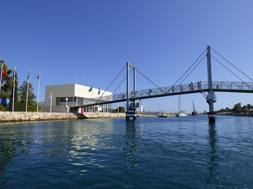Ausfahrt aus Hafen