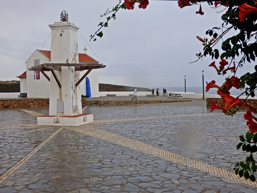 Zambujeira do Mar im Nieselregen