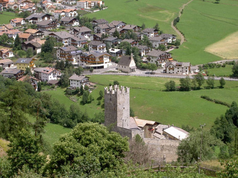 Burgeis Ort und Fürstenburg