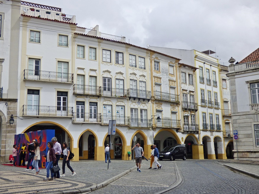 Évora