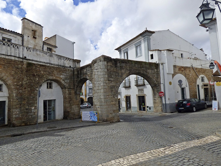Évora