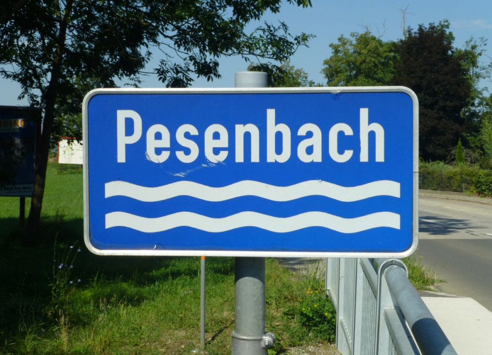 Pesenbach, Bach, Schild
