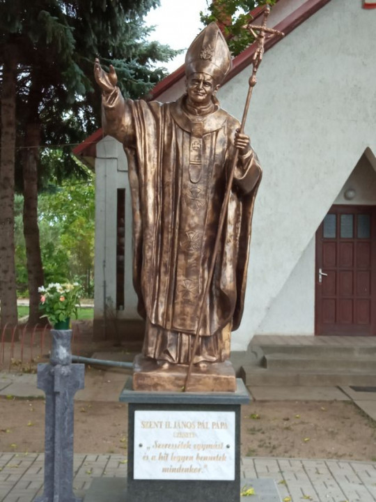 Alsózsolca Statue Papst Johannes Paul II.