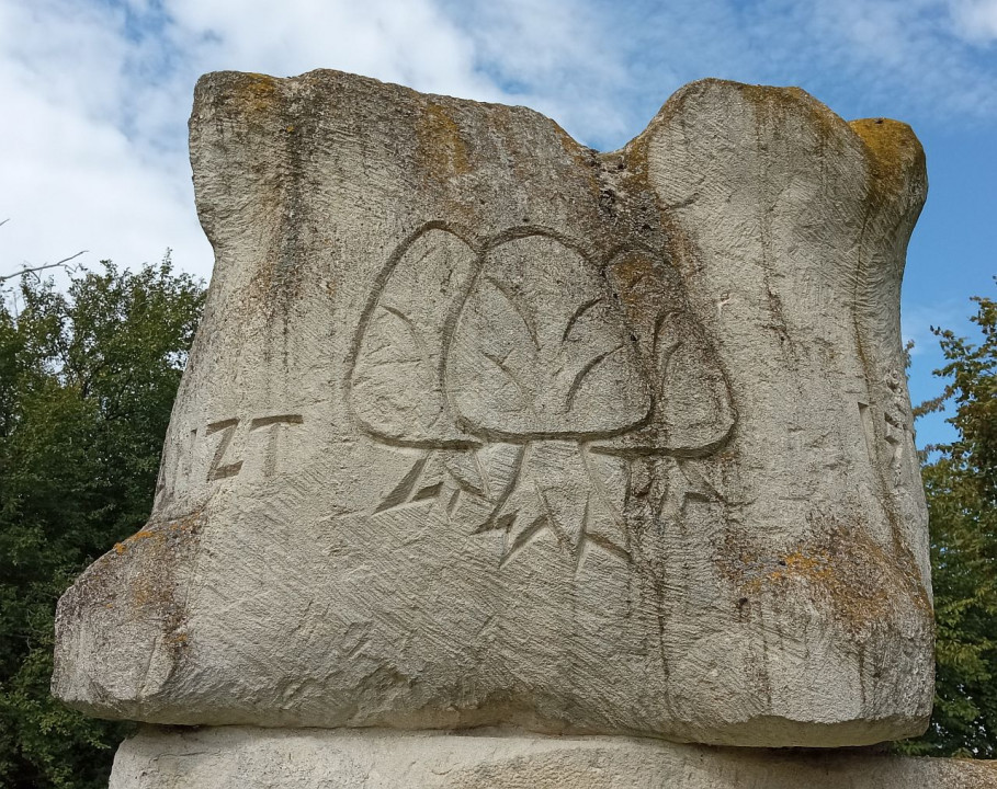 Drei Rusten Denkmal oben3