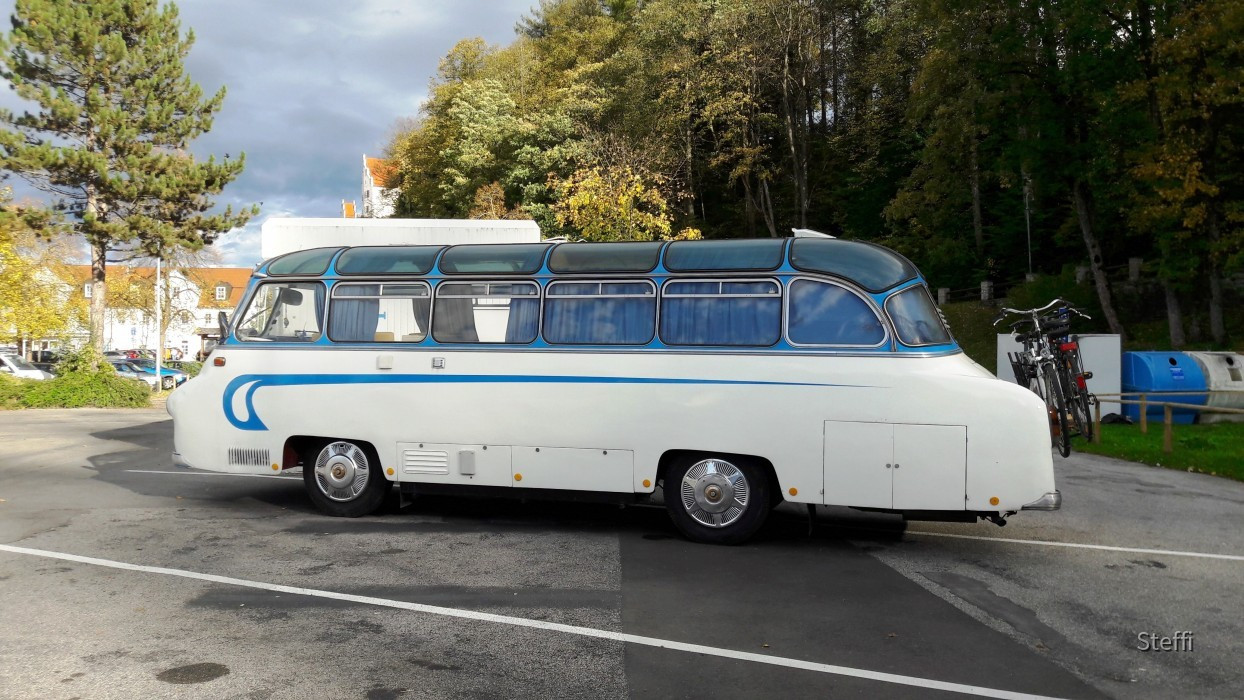 OLDTIMER > Bus als Reisemobil