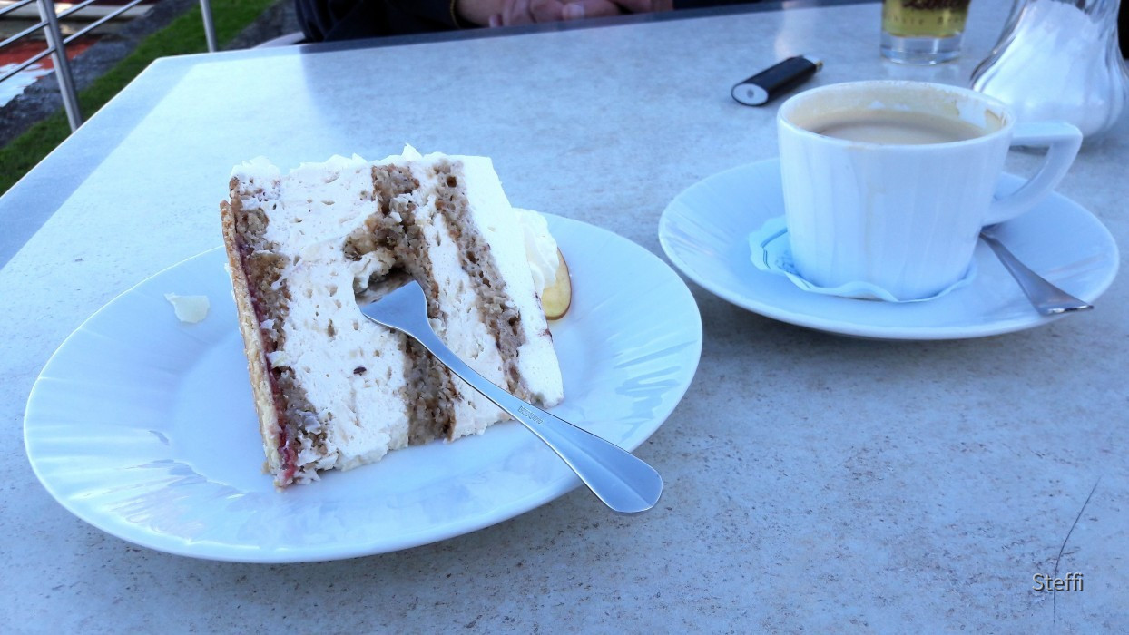 Cafe Hasler Haustorte (Apfelwalnusstorte)