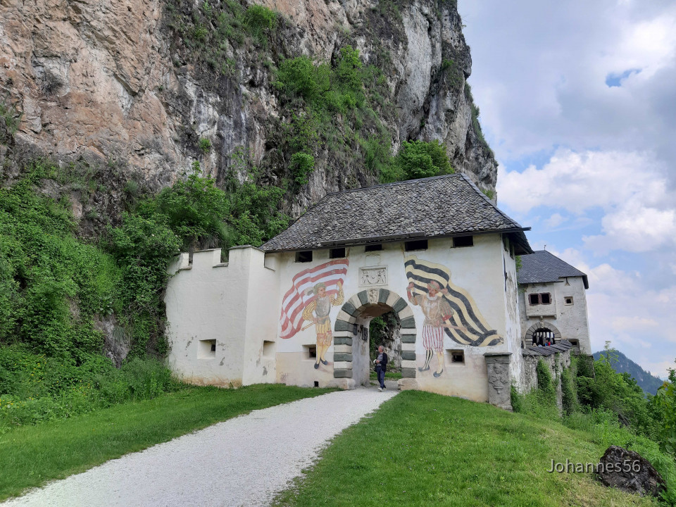 St. Georgen,  Burg Hochosterwitz < Nepomuk