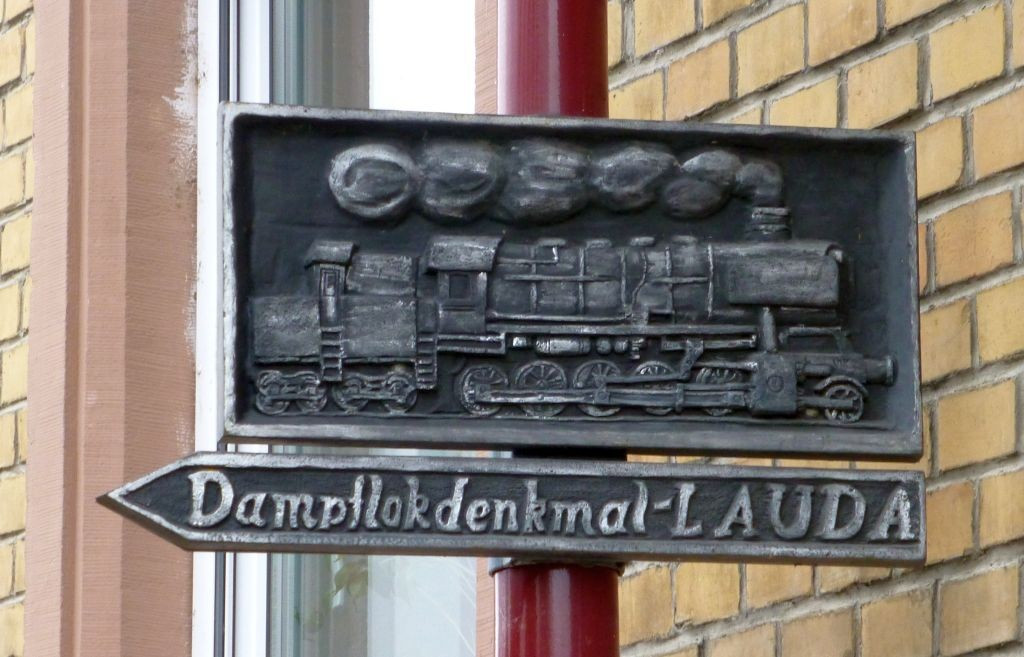 Dampflok-Denkmal Lauda 052 908-1 > Hinweistafel