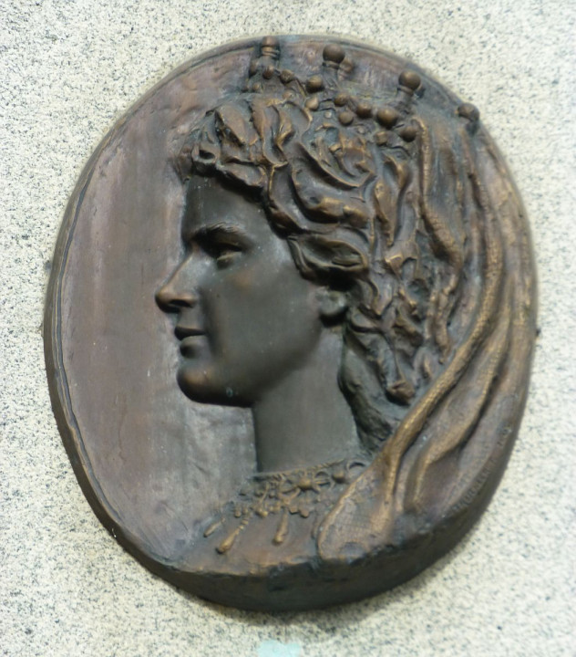 Bóly Montenuovo-Mausoleum Elisabethsäule Medaillon