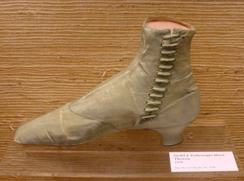 Offenbach>Ledermuseum>Schuh von Erzherzogin Maria Theresia, Königin v. Sizilien