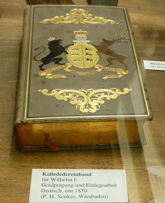 Offenbach>Ledermuseum>Einband für Kaiser Wilhelm I. v. Deutschland