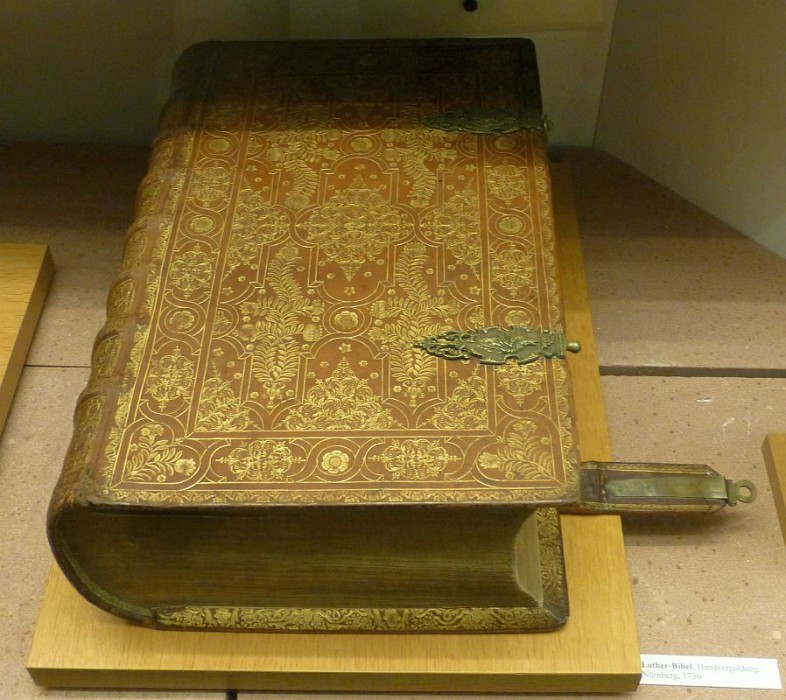 Offenbach>Ledermuseum>Lutherbibel