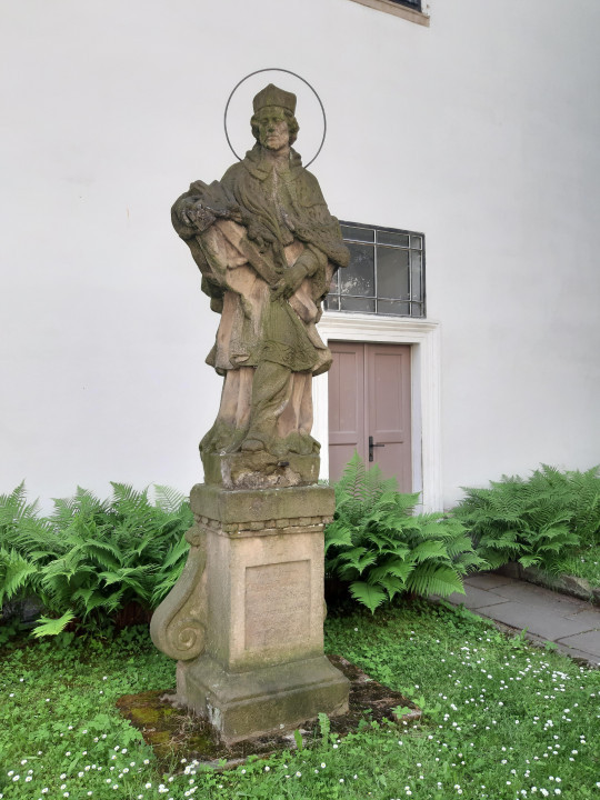 Broumov < Nepomuk