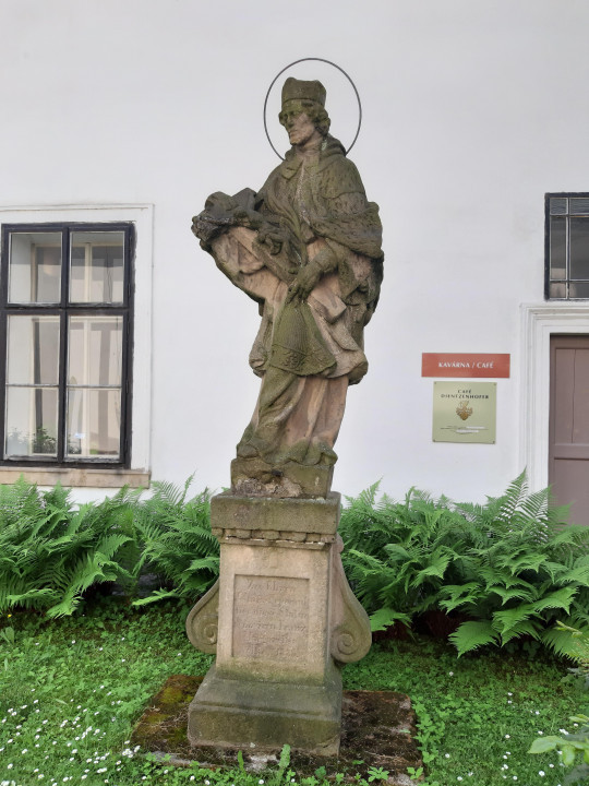 Broumov < Nepomuk