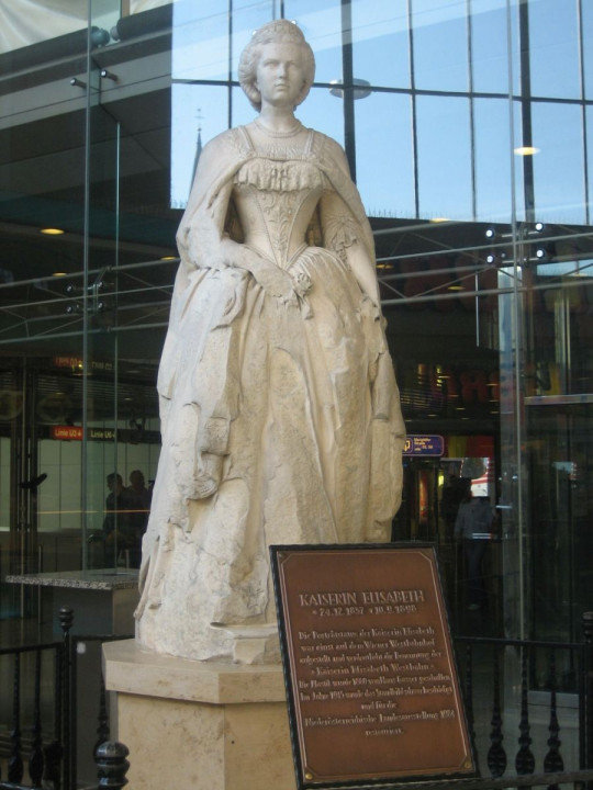 Statue Kaiserin Elisabeth Wien Westbahnhof