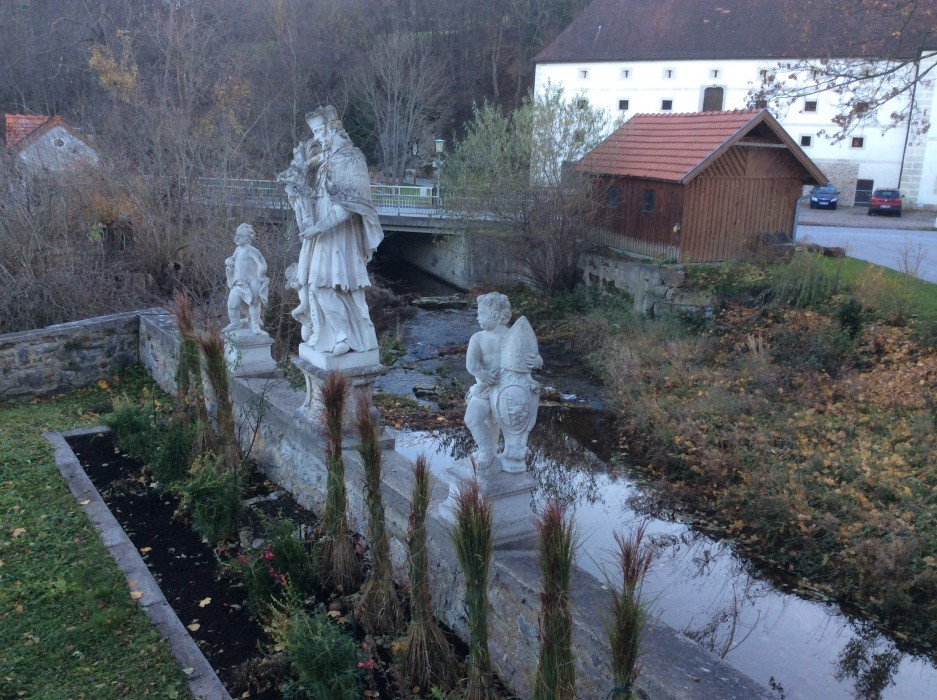 Heiligenkreuz < Nepomuk