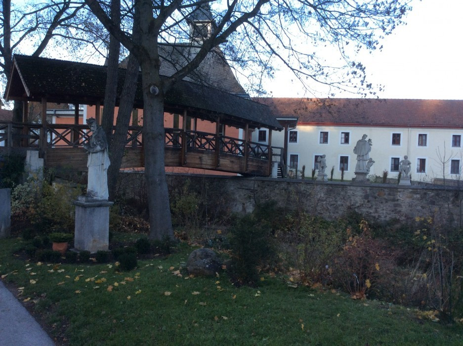 Heiligenkreuz < Nepomuk