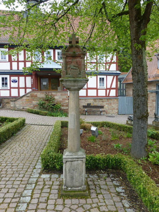 Sailauf, Bildstock vor dem Rathaus2
