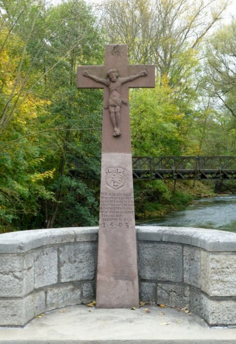 Lauda>Tauberbrücke>Kreuz