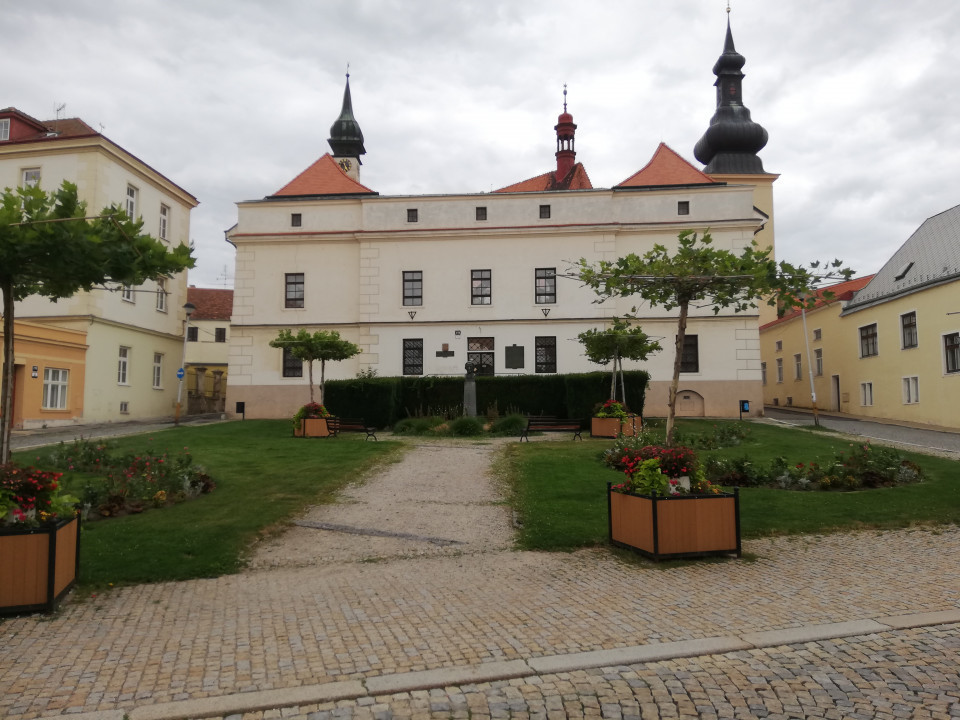 Znojmo < Nepomuk