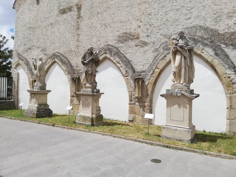 Znojmo < Nepomuk