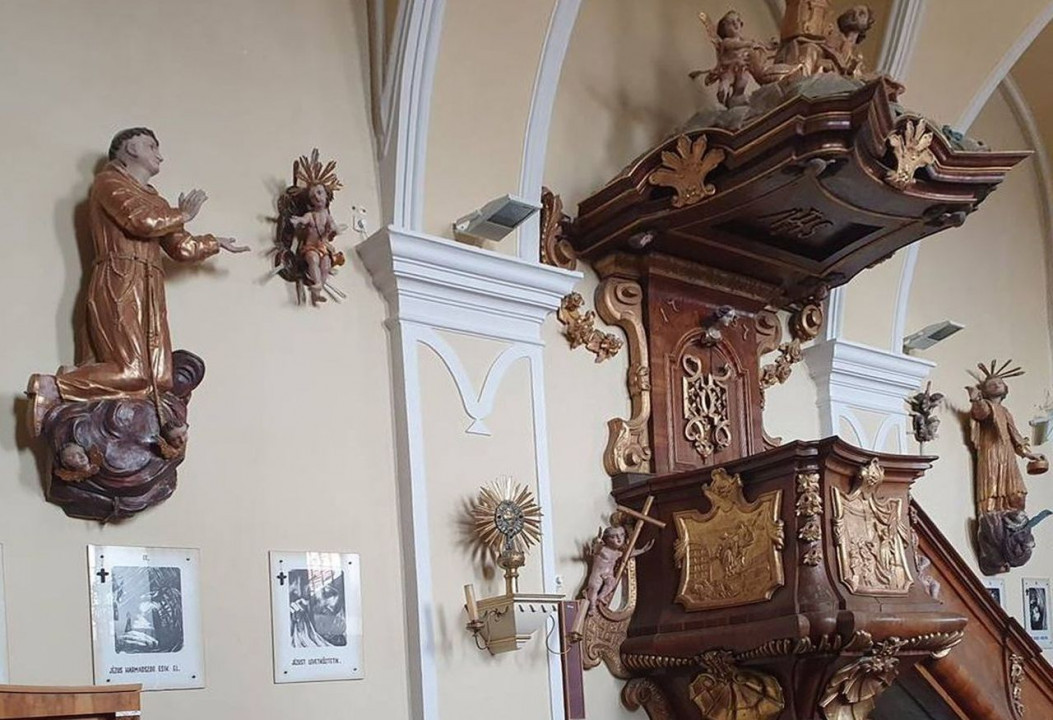 Fertőszéplak29 Priester und Kanzel
