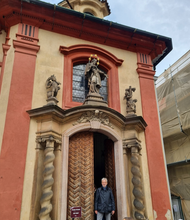 Prag Anbaukapelle Sankt Georg am Hradschin < Nepomuk
