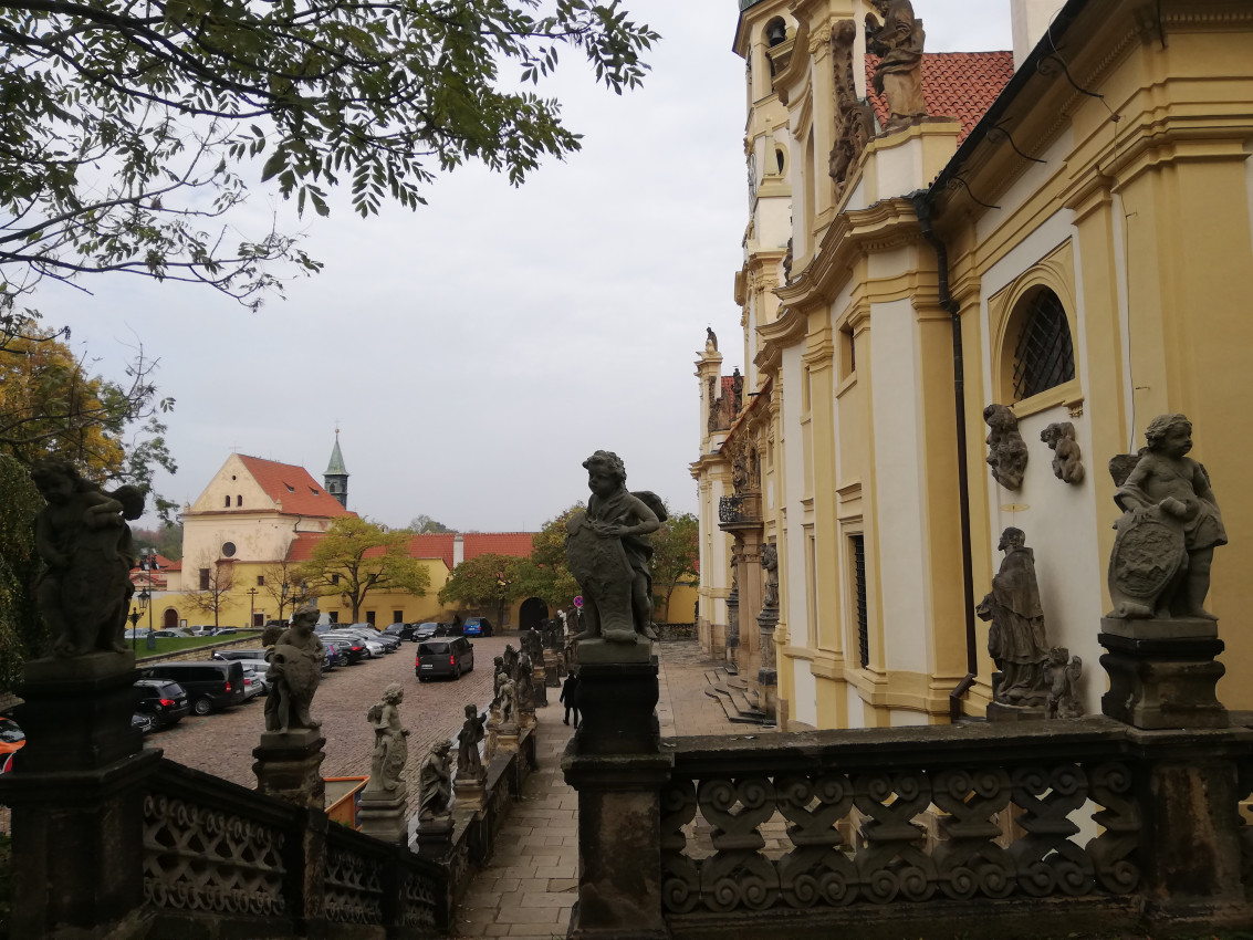 Prag Loreto < Nepomuk