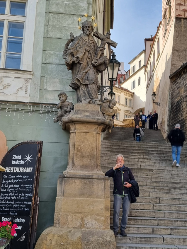 Prag, Ke Hradu < Nepomuk
