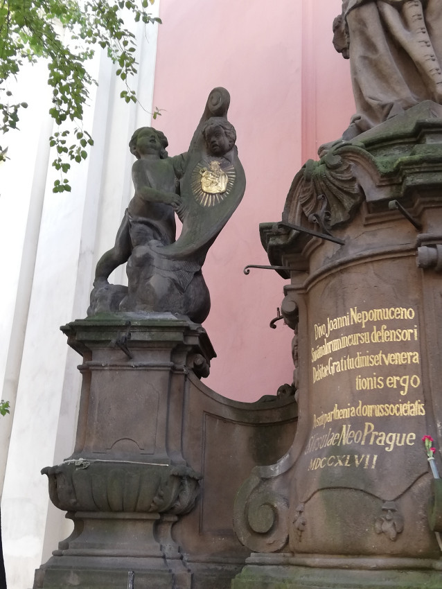 Prag Neustadt Ursulinenkirche < Nepomuk