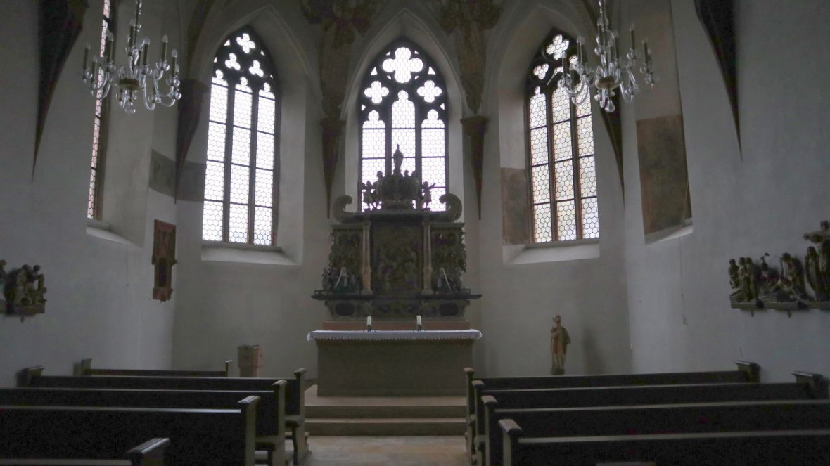 Dieburg Wallfahrtskirche 15 Ulneraltar.jpg